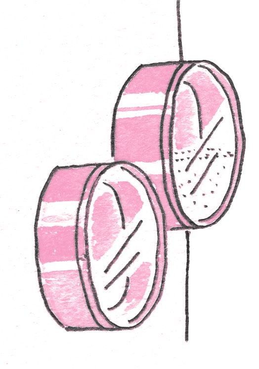 ▲罐中內容物集中在下半部,內裝粉末狀物體時,容易因沾附在罐蓋上而導致開啟時不小心溢出