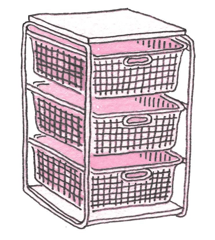 ▲網狀材質雖然方便大家看到裡面的內容物,但相對容易囤積塵埃。在每個收納籃底部鋪上塑膠板,有助於防止塵埃掉落至下層。