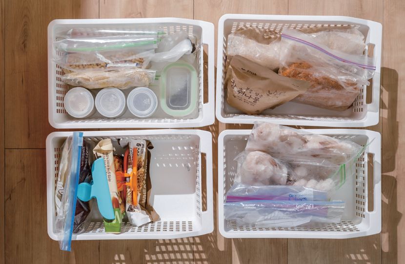 ▲以夾鏈袋分裝，再以分類籃整理，食材就不容易放到忘記。(圖片由采實文化提供。)