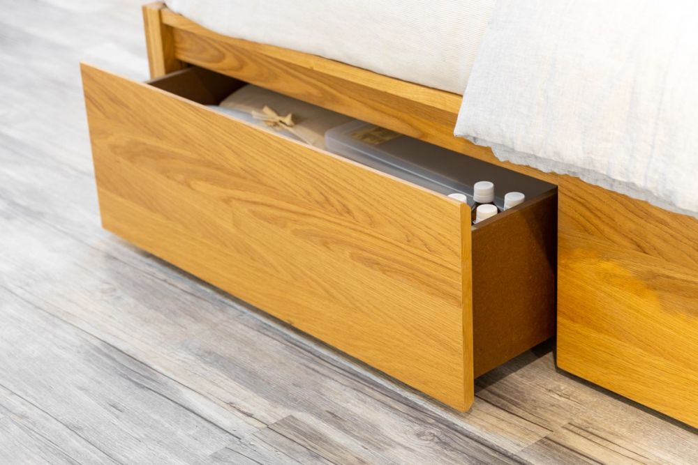 ▲造型簡約的木製床架,可融入各種房間擺設。床下高度30cm,搭配床下收納盒,更有效運用床下空間收納。(圖片由MUJI無印良品提供)