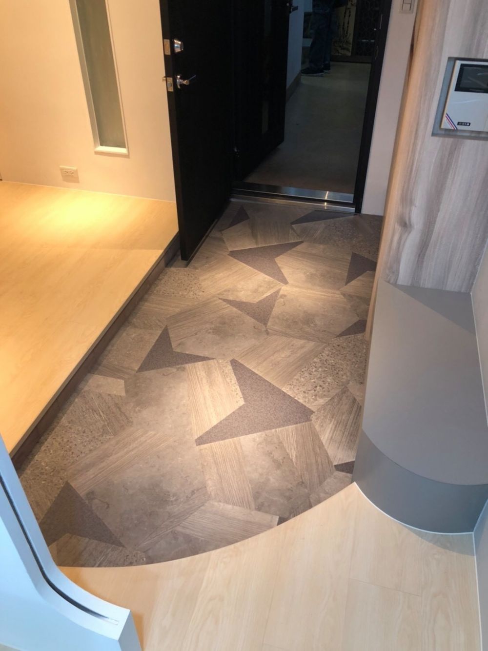 富銘地板公司幾何圖案塑膠地板裝潢案例