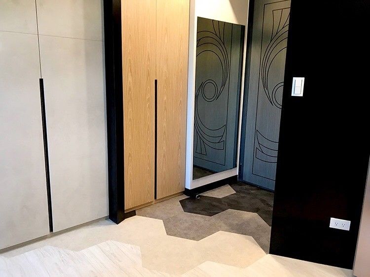 富銘地板公司玄關使用六邊形木紋塑膠地板的裝潢案例