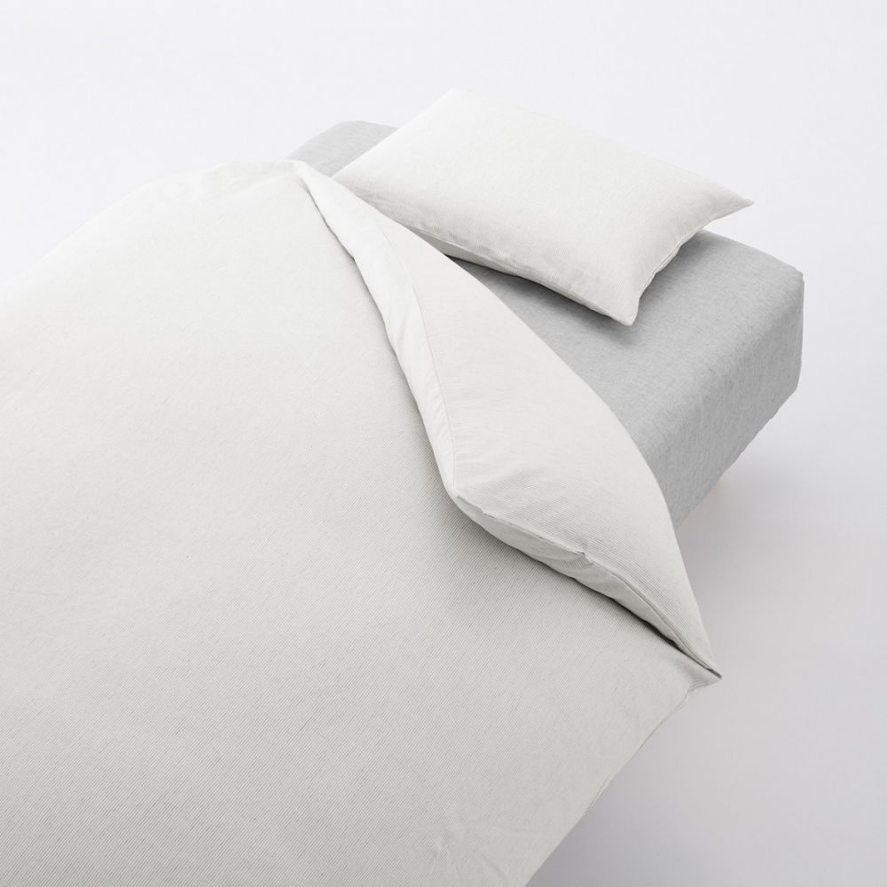 萊賽爾混亞麻寢織系列，290-2,090元：以取自天然素材的萊賽爾與亞麻混織製作，布料具吸放濕性、觸感涼爽且質地柔軟滑順。.jpg
