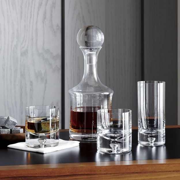 Crate&Barrel Direction Double 玻璃杯,圖片由Crate&Barrel提供