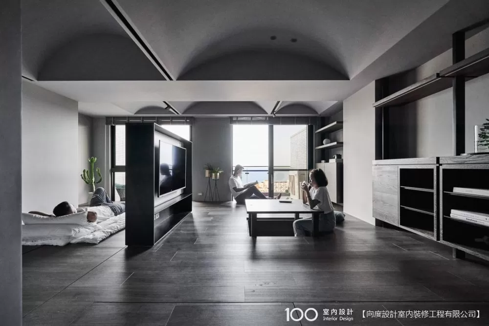 與山海為鄰的13坪黑灰宅 渡假模式正展開 100室內設計