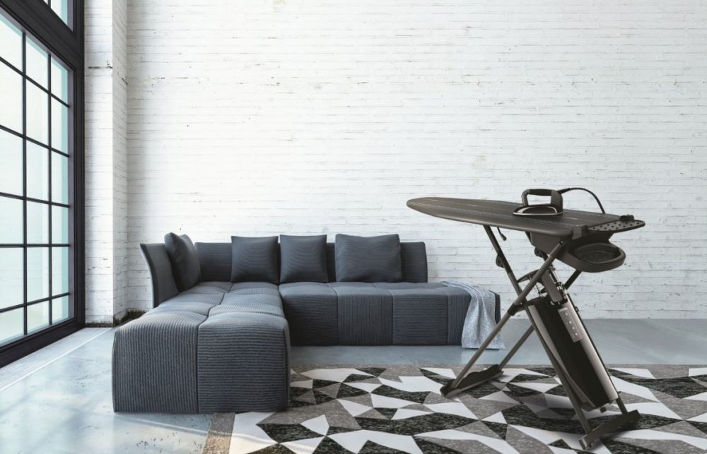 ▲LAURASTAR Smart U熨燙系統NT$89,800，擁有吸風/鼓風的活力熨燙板。讓熨燙衣物時更能夠得心應手，確保消費者可以毫不費力獲得完美的熨燙效果，可省去一半以上的熨燙時間。圖片由恆隆行提供。