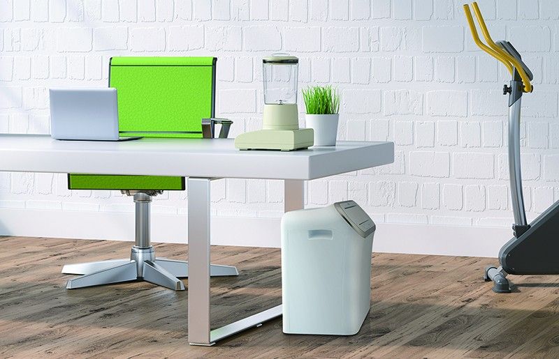 ▲大金強力乾衣除濕機JP33ASCT-W NT$17,800,能以電眼(紅外線感應器)自動搜尋並乾燥衣物,縮短30%乾衣時間,日除濕能力16.5/L,滿足大空間除濕需求。圖片由和泰興業提供。