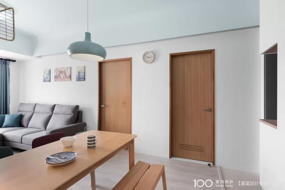 ▲使用色號：DULUX 45GY 55/052、45GG 81/022（得利全效合一），圖片由嘉富設計提供，看看這個作品的其它部分