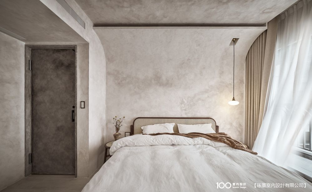 越簡單越好睡！侘寂風臥房布置攻略，打造極致放鬆的睡眠空間