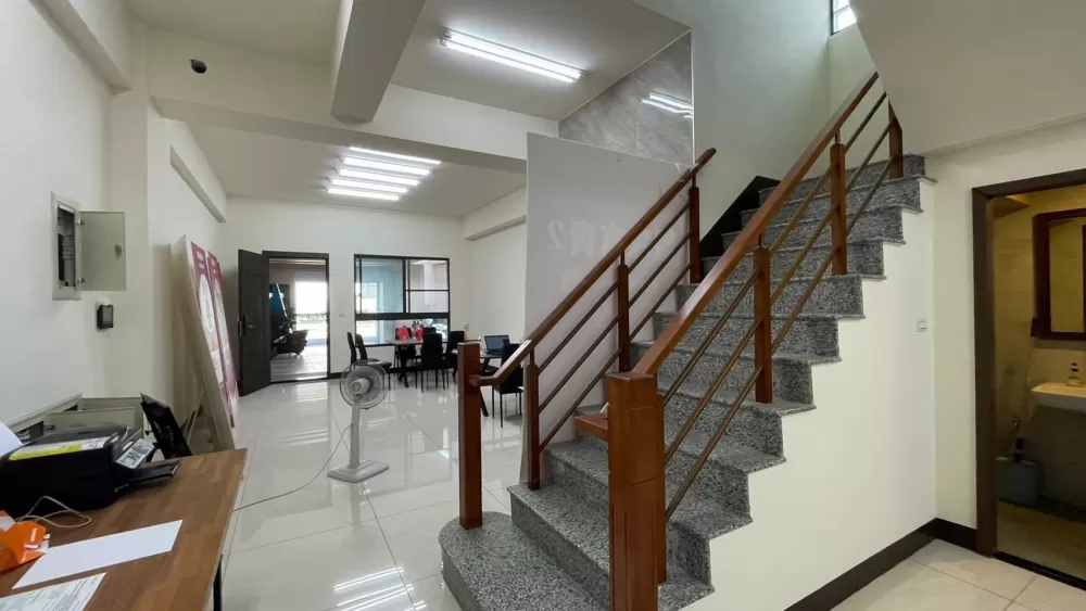 1-before-將客廳作為公領域的生活重心，透過格局與動線調整，在同一場域中創造出多元的運用。