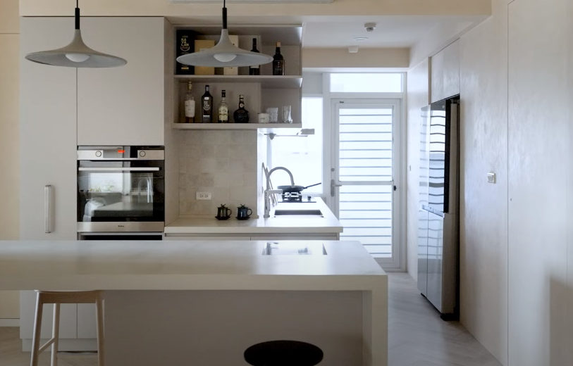 1坪廚房竟能有中島?改這處變「偽開放式」,秒有高機能餐廚區!