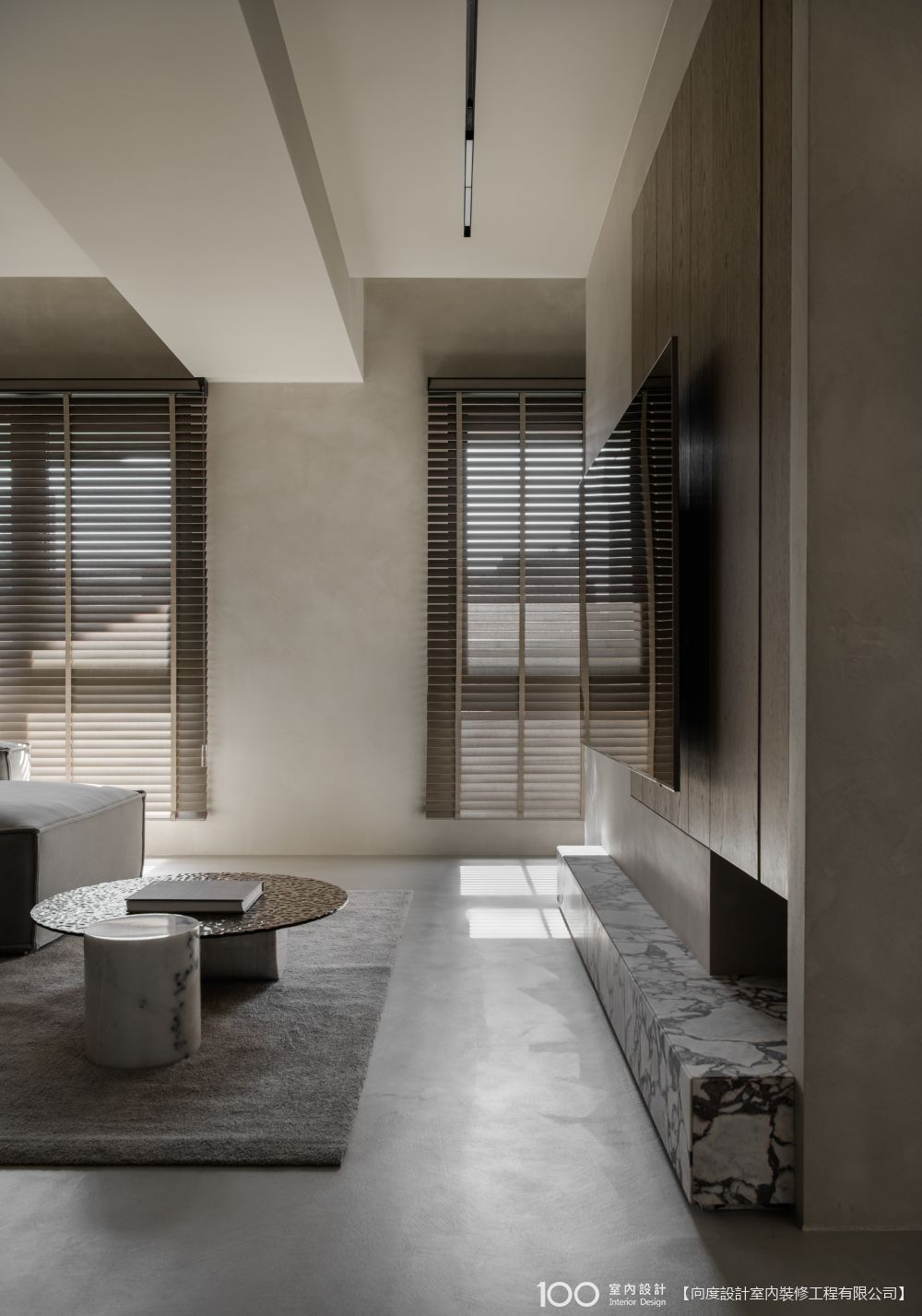 ▲百葉簾將室外光線帶入室內形成光影效果。