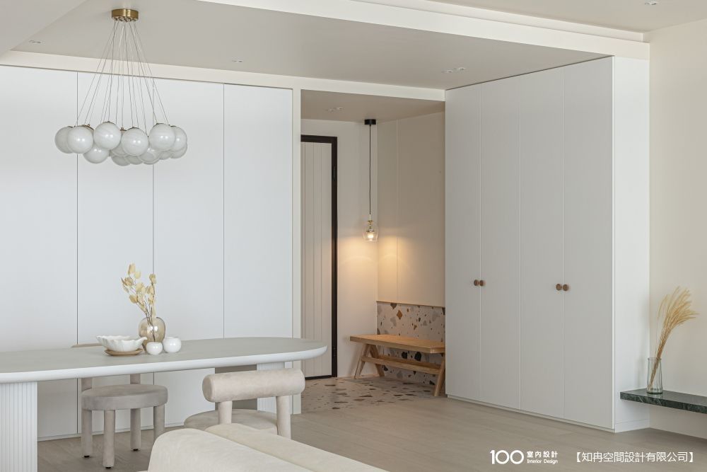 玄關不隔斷！改「這設計」秒有大收納，空間更開闊