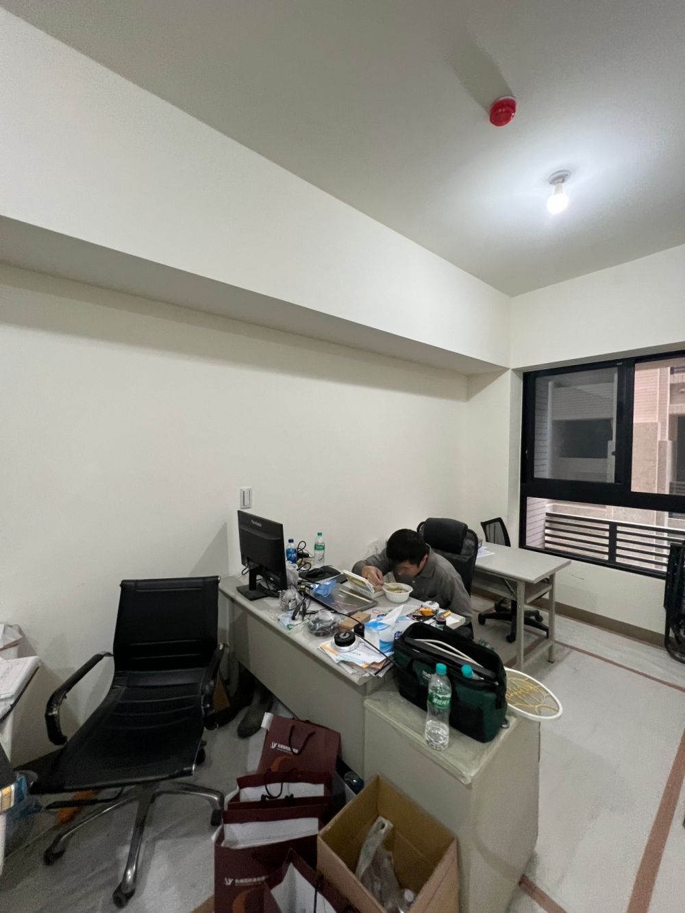 2-before-規劃多功能區，利用樑下空間配置了收納櫃。