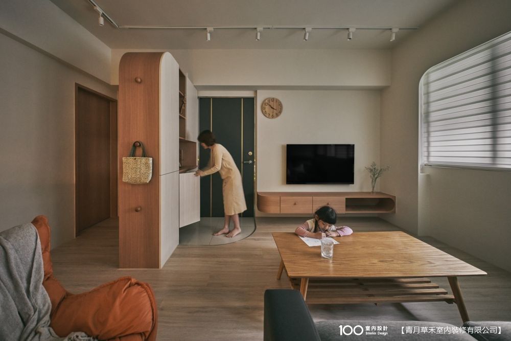 玄關搭配雙面櫃設計，小空間也能炸出高機能！