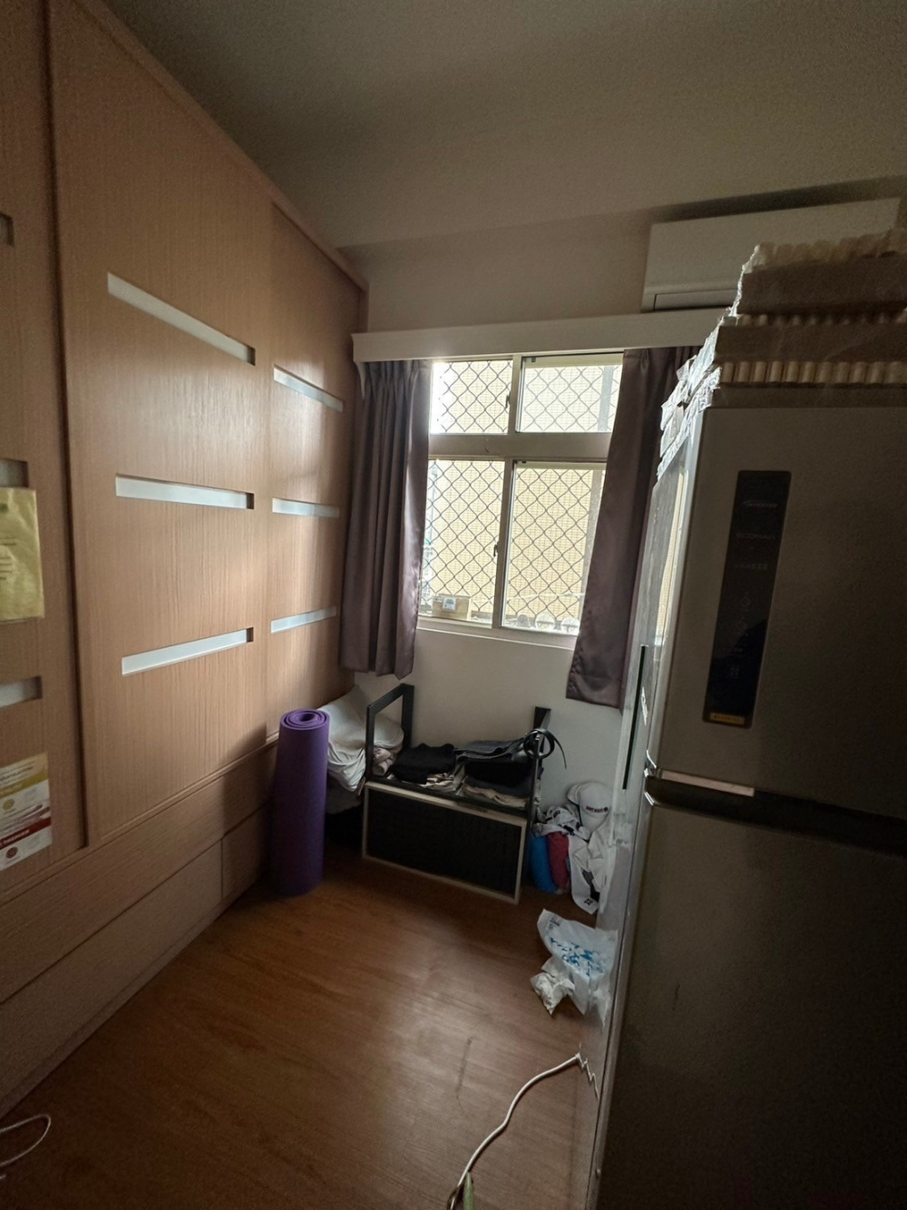 3-before-以半開放形式規劃的書房,將地板架高後兼具休憩和收納用途,空間感也有放大效果。