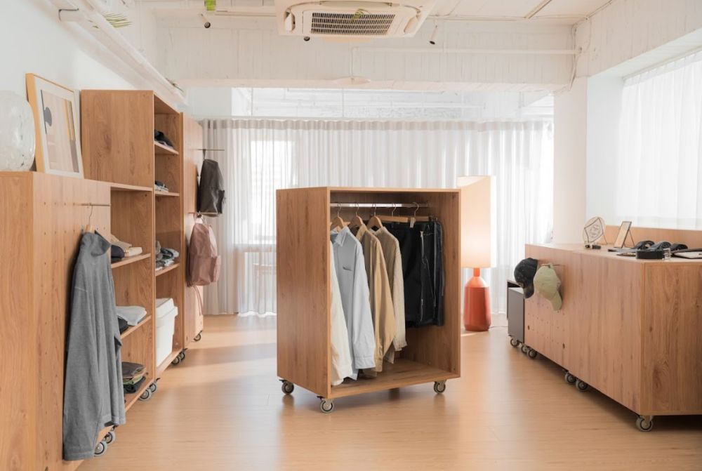 ▲「MUJI RENOVATION 空間改造企劃」移動收納家具系列配置於牆面時，可營造開闊大空間，移至動線中間時，則可作為彈性隔間，各式空間都適用。