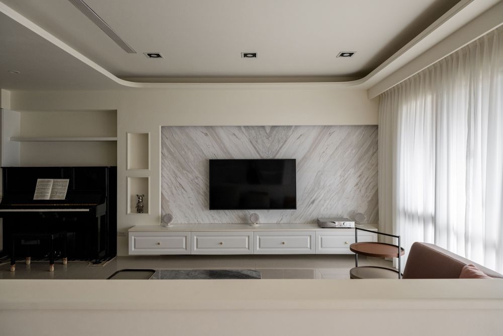 白家具配白牆超冰冷?混搭「奶茶銀灰」質感升級、溫度感+100%