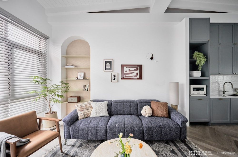 【2025沙發尺寸全攻略】完美比例X舒適距離！客廳擺設不壓迫秘訣公開