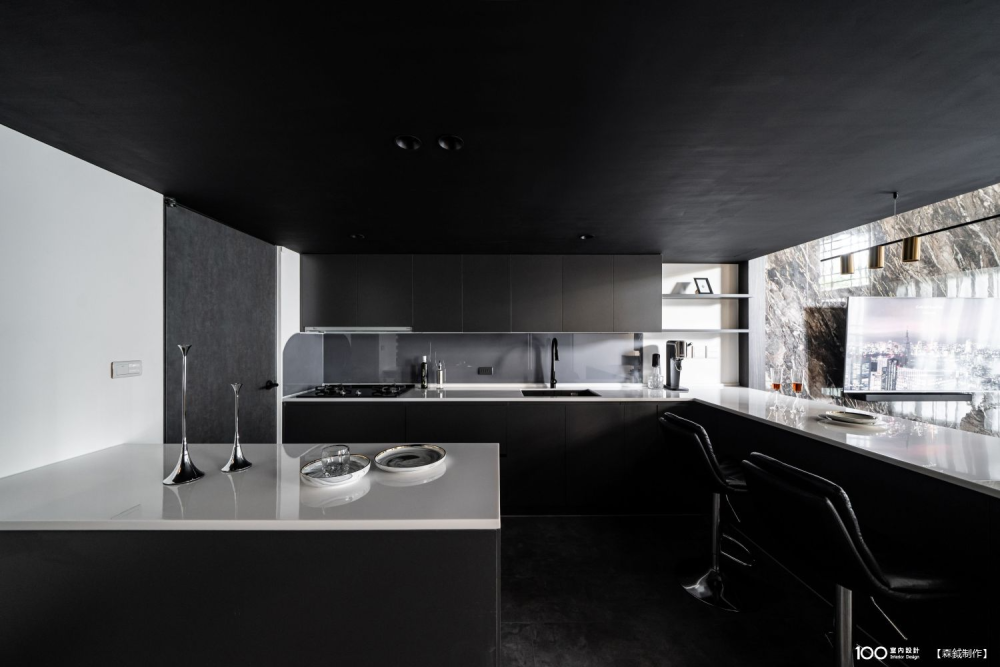 讀懂「烤漆玻璃色卡」，廚房再也不怕選錯色！設計師私藏『這色號』讓質感炸升