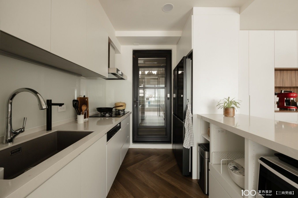 2025廚房插座規劃懶人包！廚房插座數量、高度、位置、趨勢重點一次看