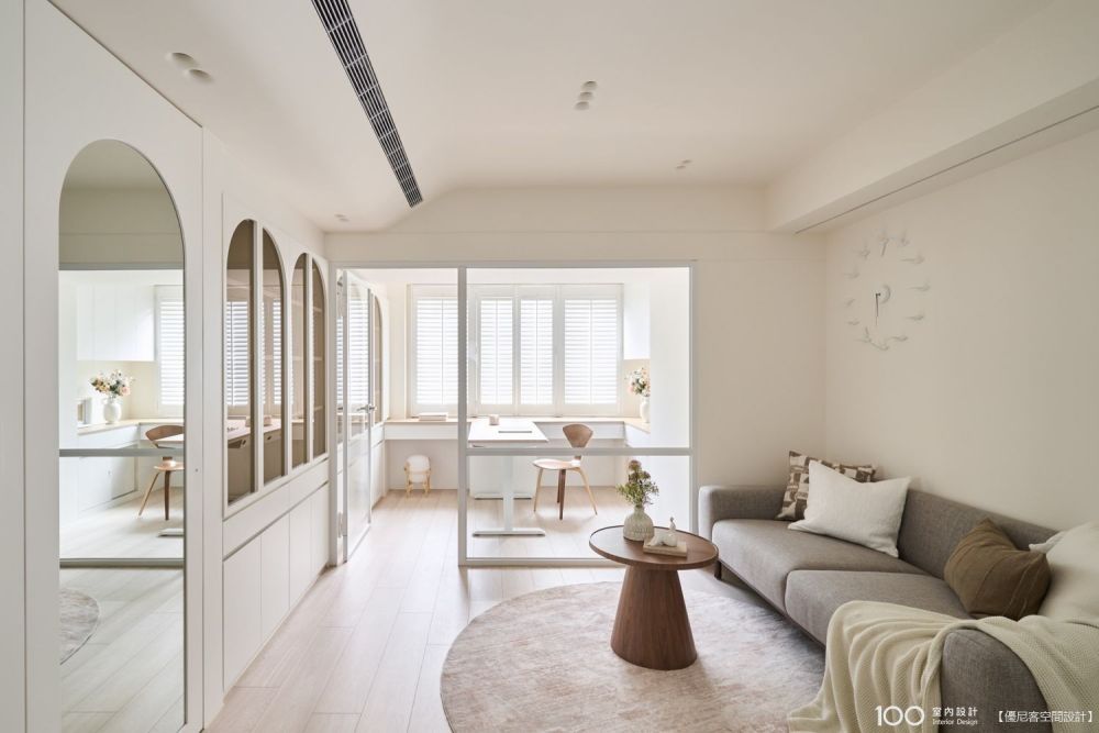 實現韓系生活!佐入暖潤奶油質地,17坪盈滿書香與機能的清新寓所