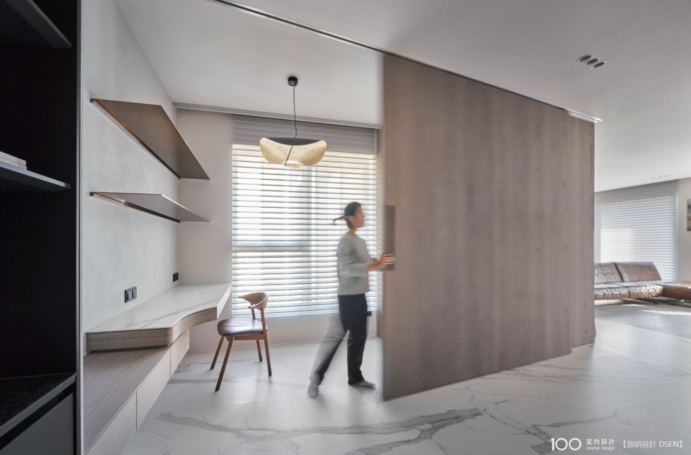 半開放式書房兼客房懶人包！這樣規劃，收納、機能翻倍不擠