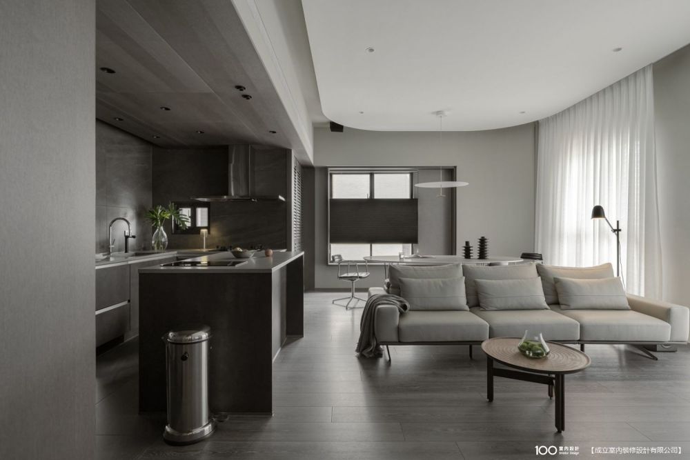 62坪灰階雅痞都會透天宅！中島設計打破隔閡，提升家的互動溫度