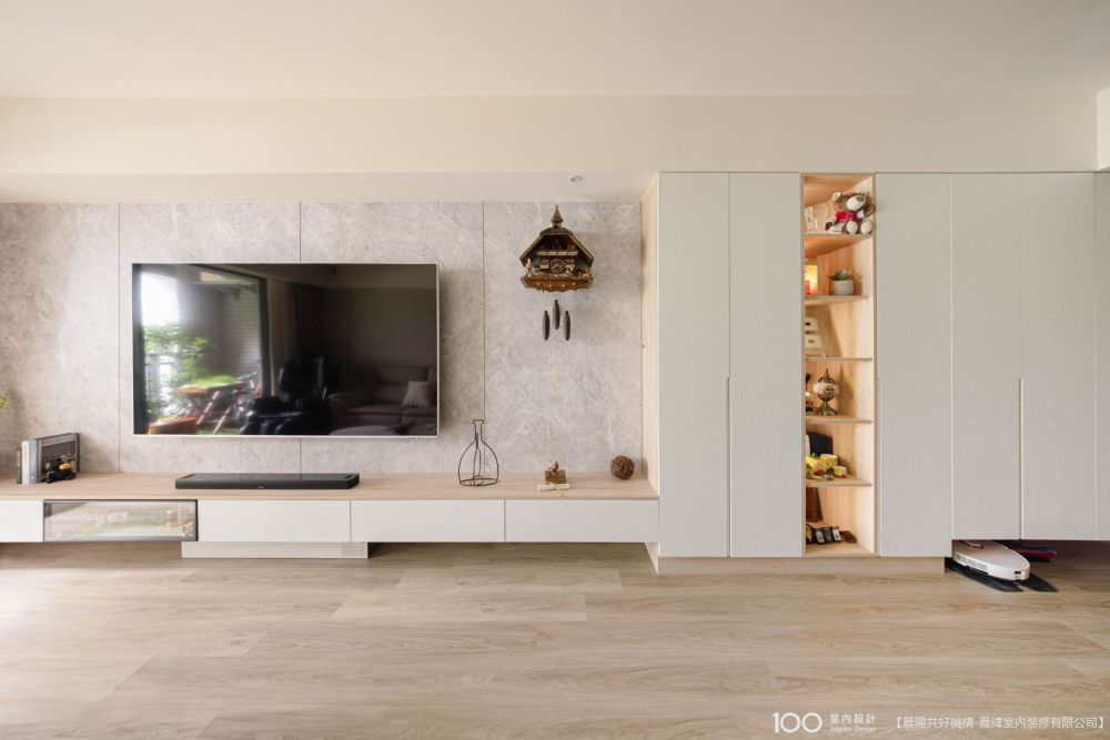 日光裡的儀式感：灰泥、布穀鐘與流暢動線，打造40坪療癒系奶油宅！