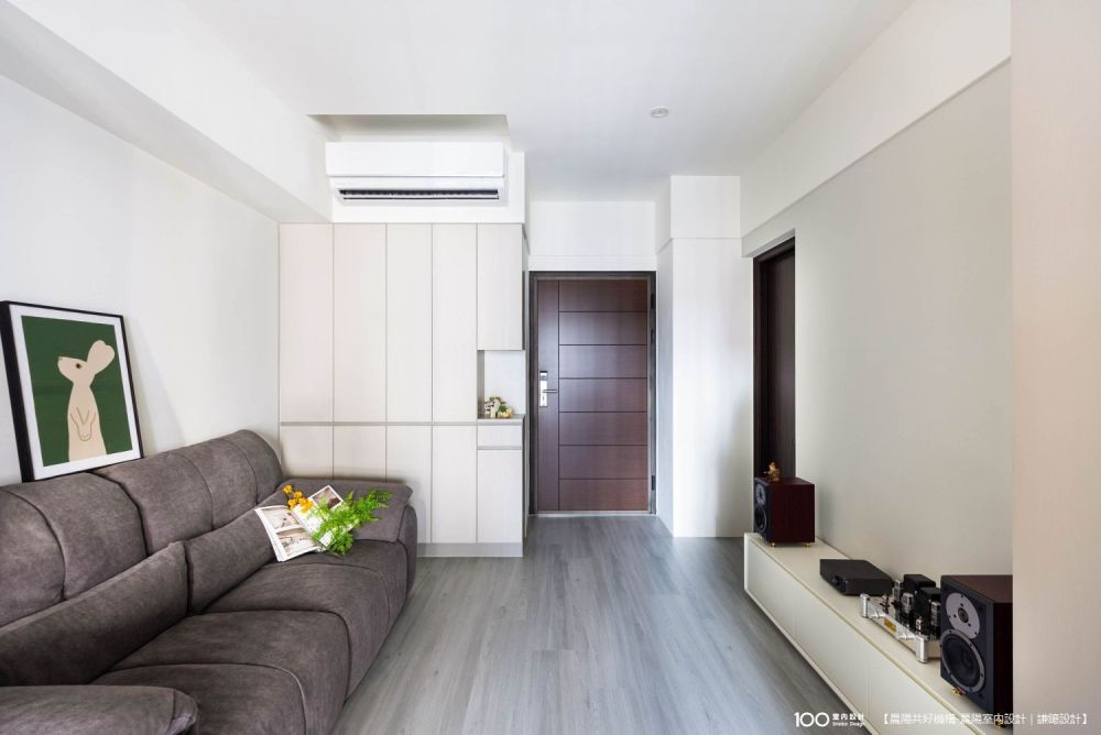 高雄14坪現代風小宅開箱!捨棄實體牆,用「玻璃拉門」打造透光人寵共居宅