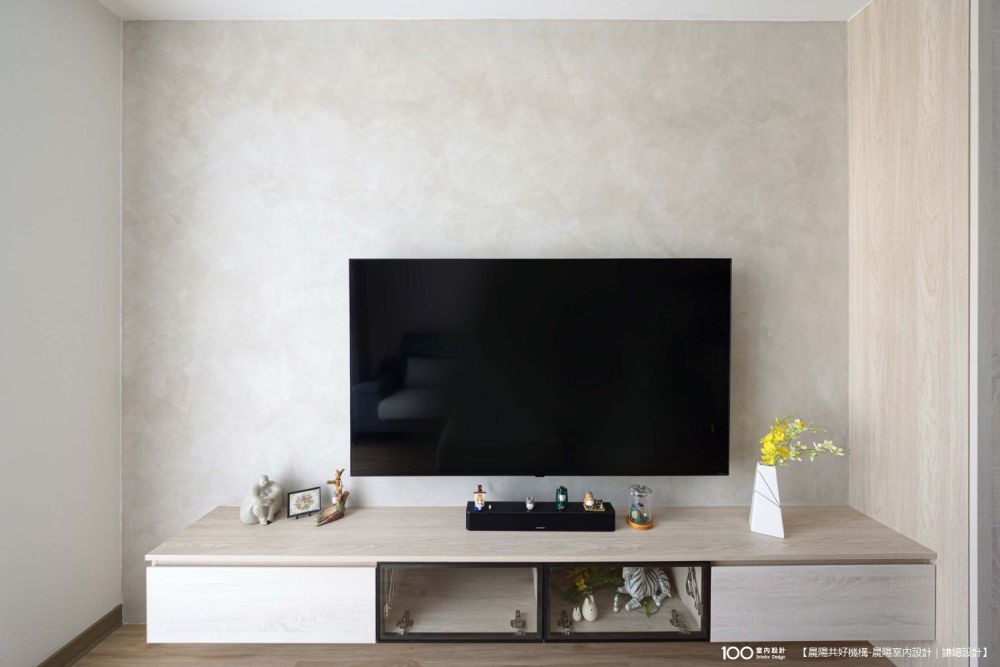 玻璃、特殊漆與木質的質感交疊：一場關於「留白」與「純粹」的深度對話