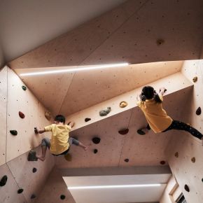 Climb and Hide 現代風 中古屋