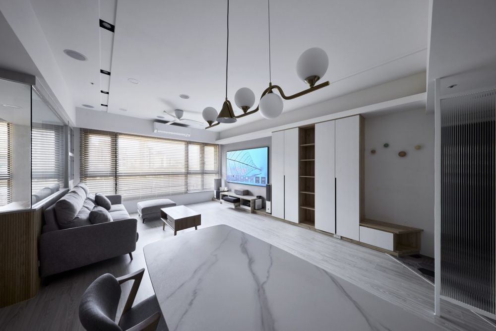 明亮恬靜北歐風｜木質調家庭影院宅