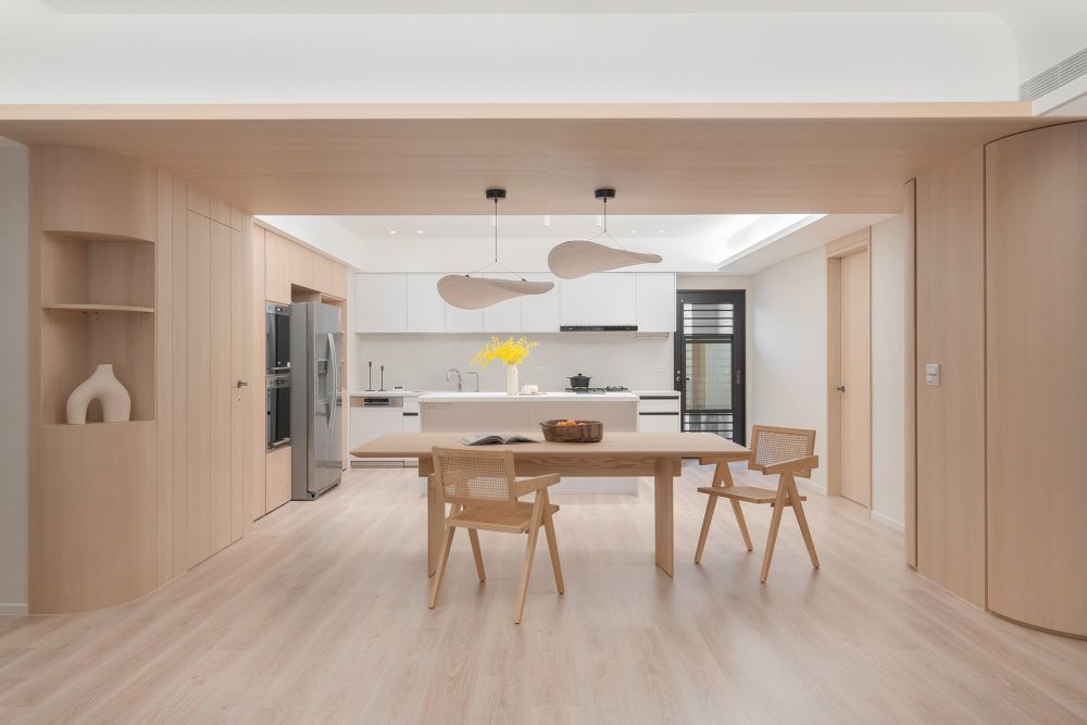 用弧形設計語彙串聯空間，打造「減法設計」的日式美學