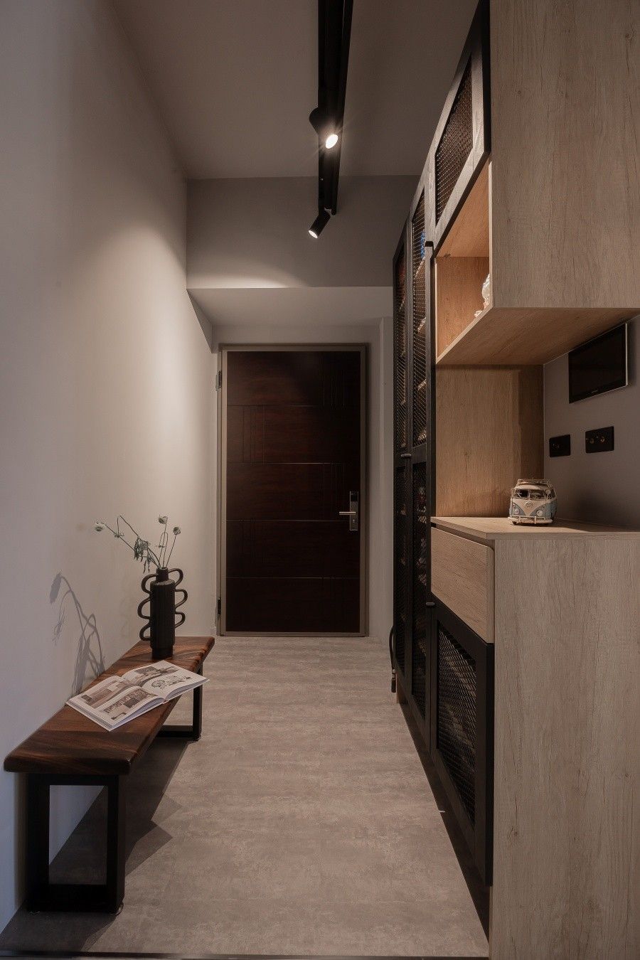 注入復古工業獨特的魅力，以鐵件 × 穀倉門共築42坪3房復古工業風寓所