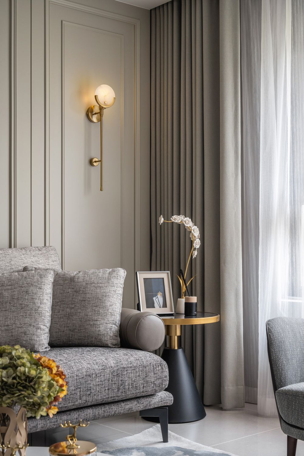 Wandering in shades of gray