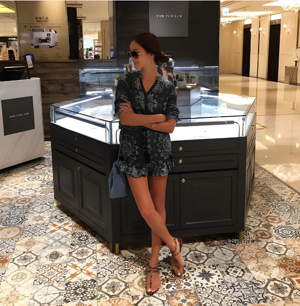 YUN YUN SUN (孫芸芸)