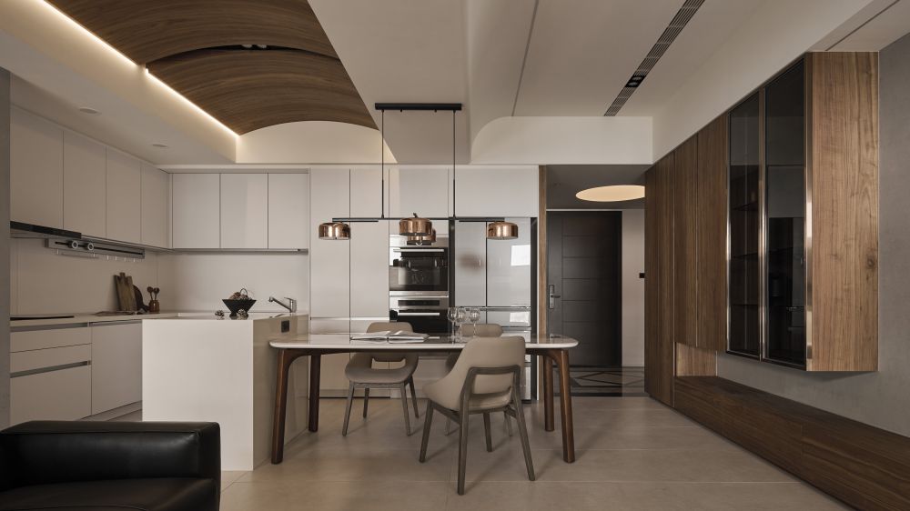 【Moonlight Spills Over】