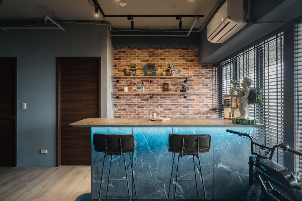 聆聽。海、風和自由