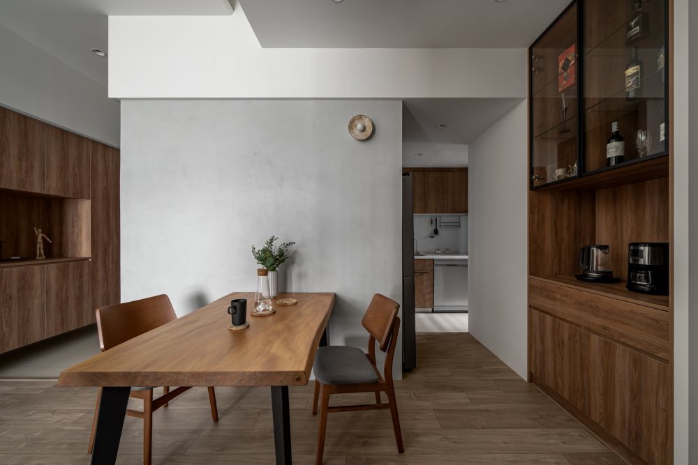 山林間。The Mountain