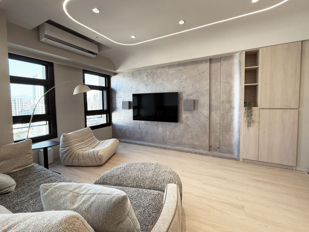 映光·溫居。光影流動，簡約靜謐的現代居所