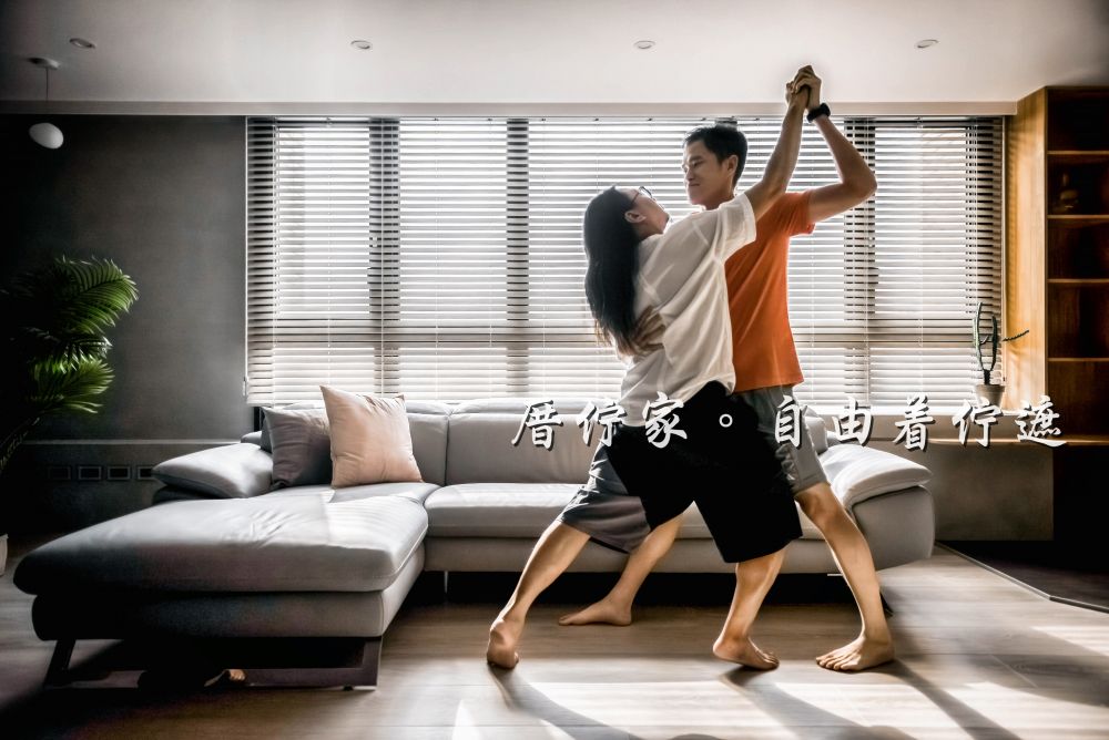 厝佇家。自由着佇遮