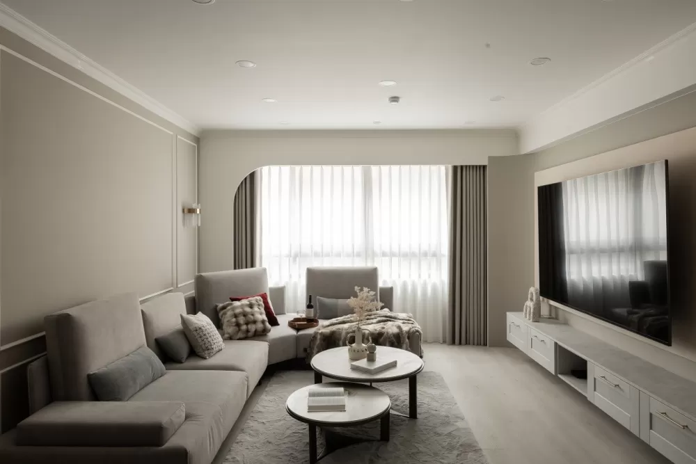 淺色空間加入線板、弧形設計，31坪中古屋變身優雅美式宅！