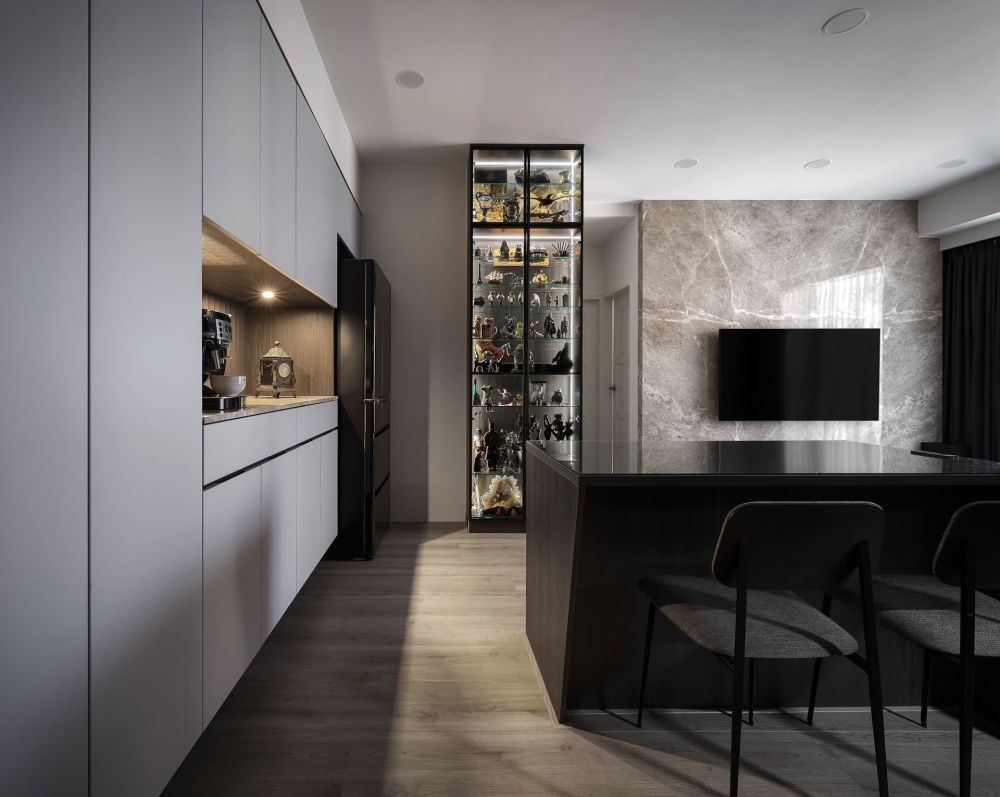  17坪老屋翻新開箱！電視牆＋機能中島完成現代小豪宅夢想