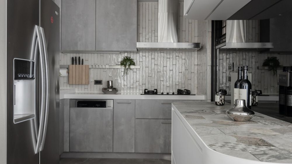 簡約線條、純粹色彩、溫暖燈光,打造38坪質感沉穩現代宅! 現代風 毛胚屋