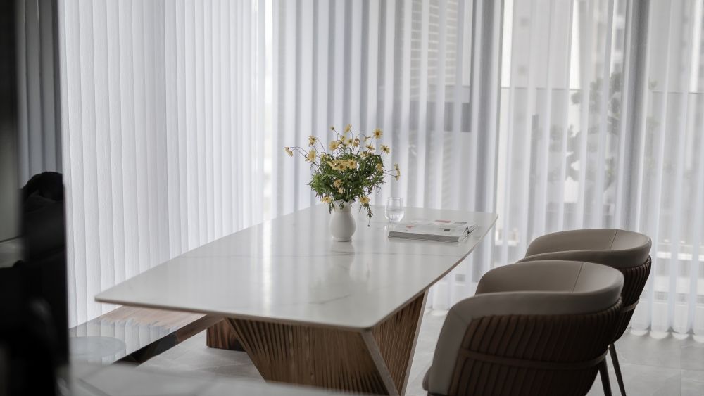 簡約線條、純粹色彩、溫暖燈光，打造38坪質感沉穩現代宅！