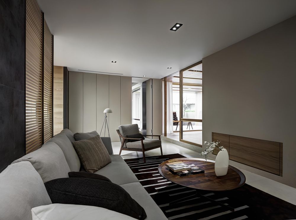 The Light 沐光初相