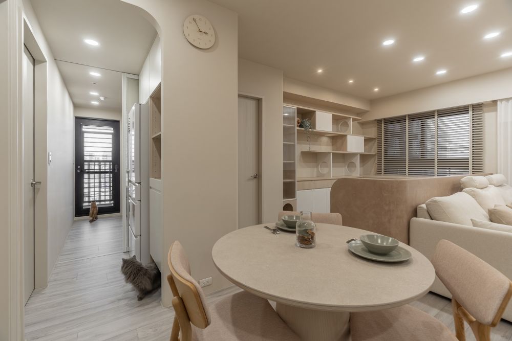 線條 × 機能 × 美感：奶茶色系貓奴理想宅