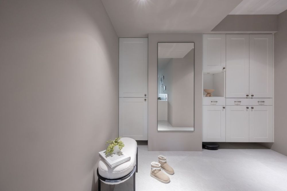 溫馨奶油白搭配質感石牆風格更到位，打造23坪陽光美式宅