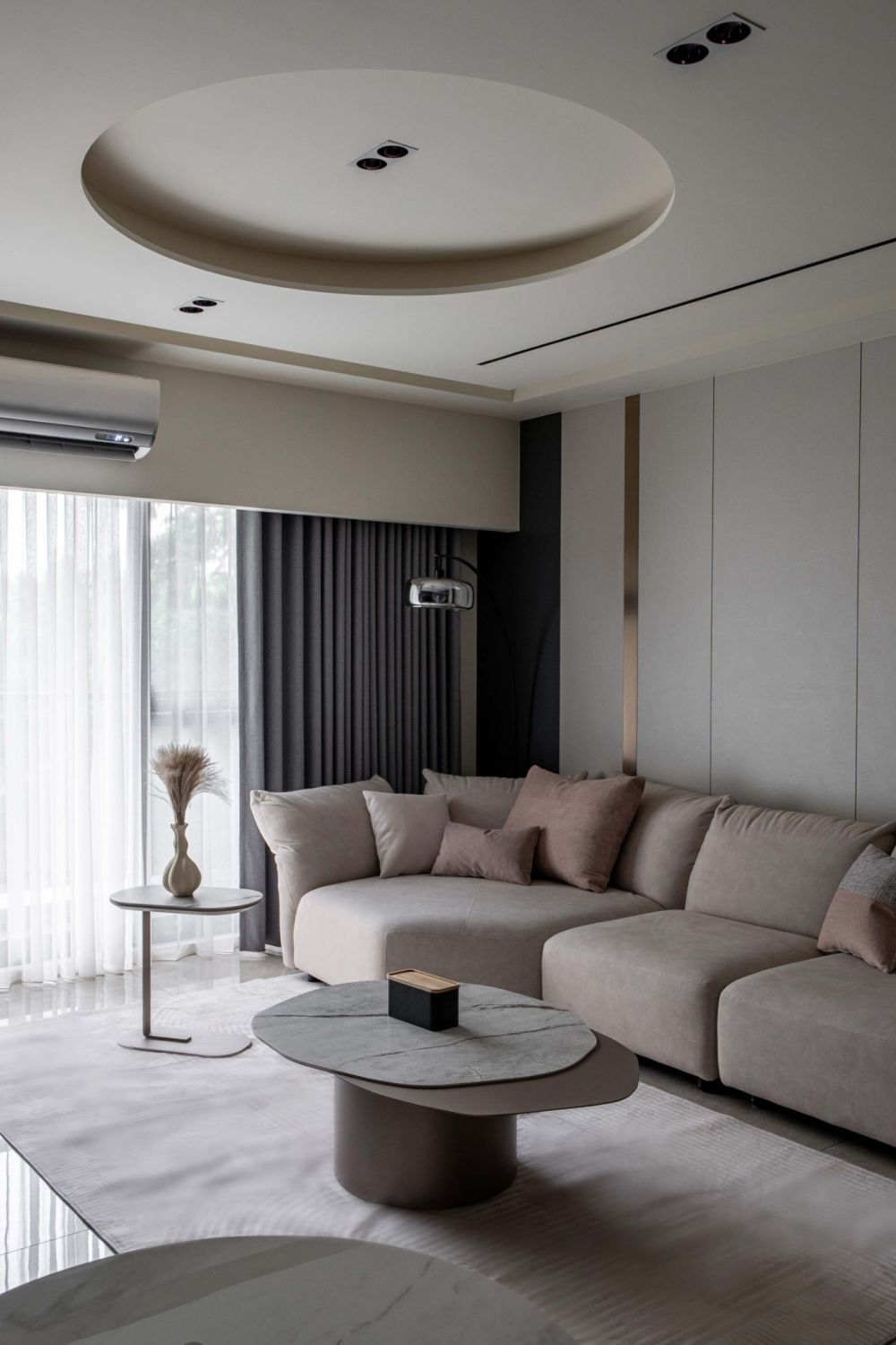 大尺度輕奢風透天